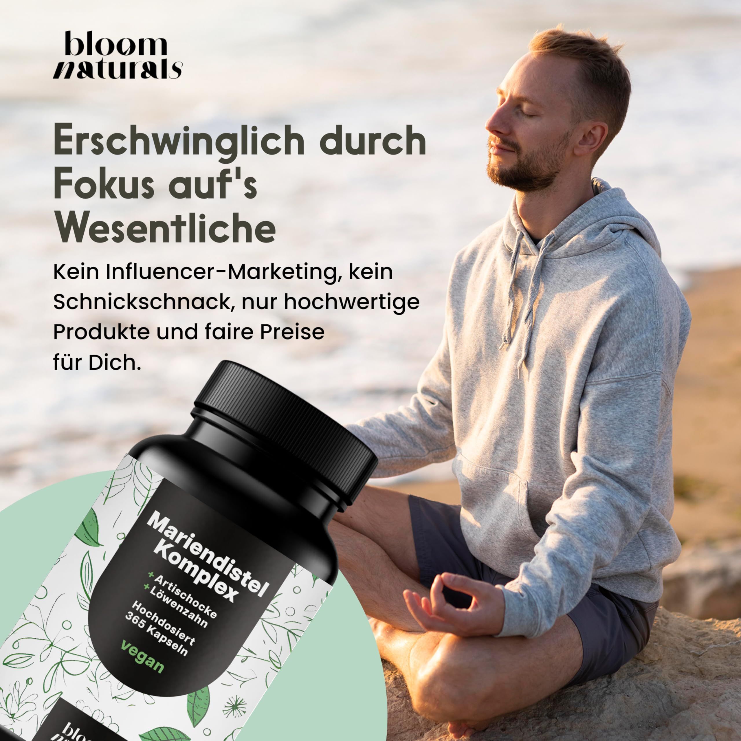 Mann sitzt im Schneidersitz. Flasche Mariendistel Komplex. Text: Erschwinglich durch Fokus auf's Wesentliche. Marke: Bloom Naturals.