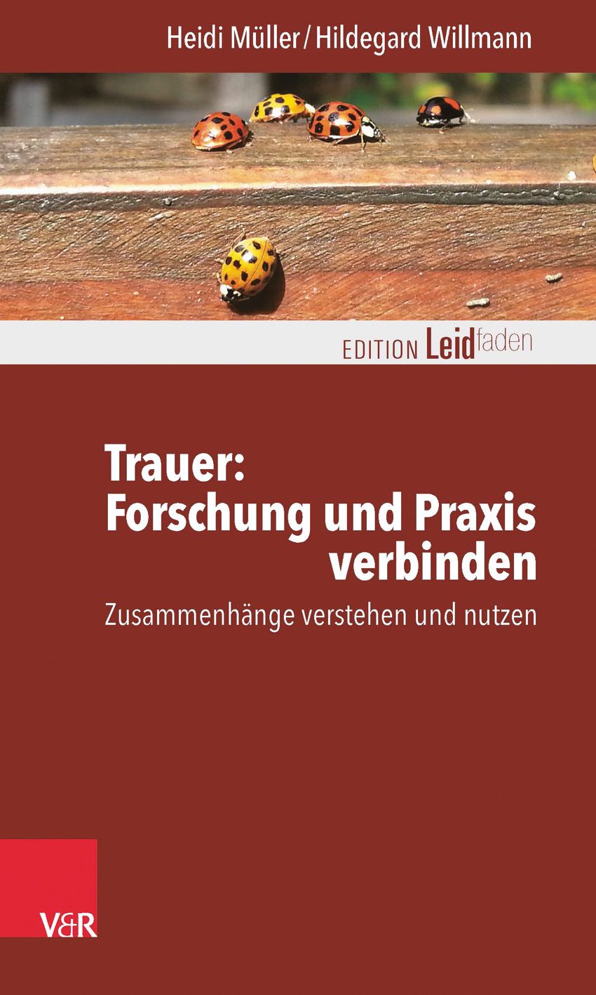 Buchcover: "Trauer: Forschung und Praxis verbinden". Autoren: Heidi Müller/Hildegard Willmann. Verlag V&R. Mit Marienkäfern auf Holz.