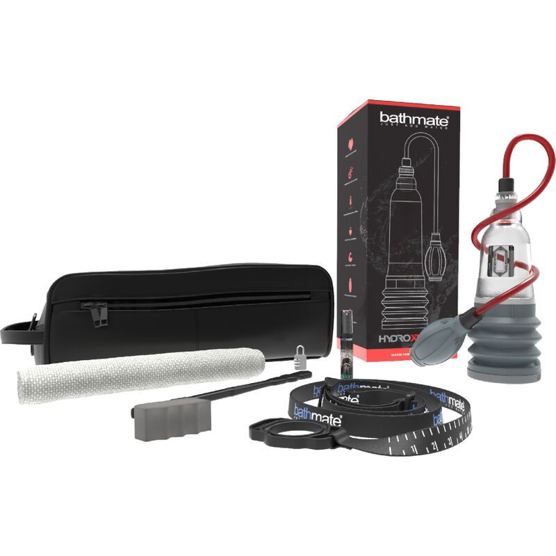 Set mit Pumpe, Tasche, Zubehör. Pumpe mit rotem Schlauch, grauem Balg. Schwarze Tasche, Zubehörteile.