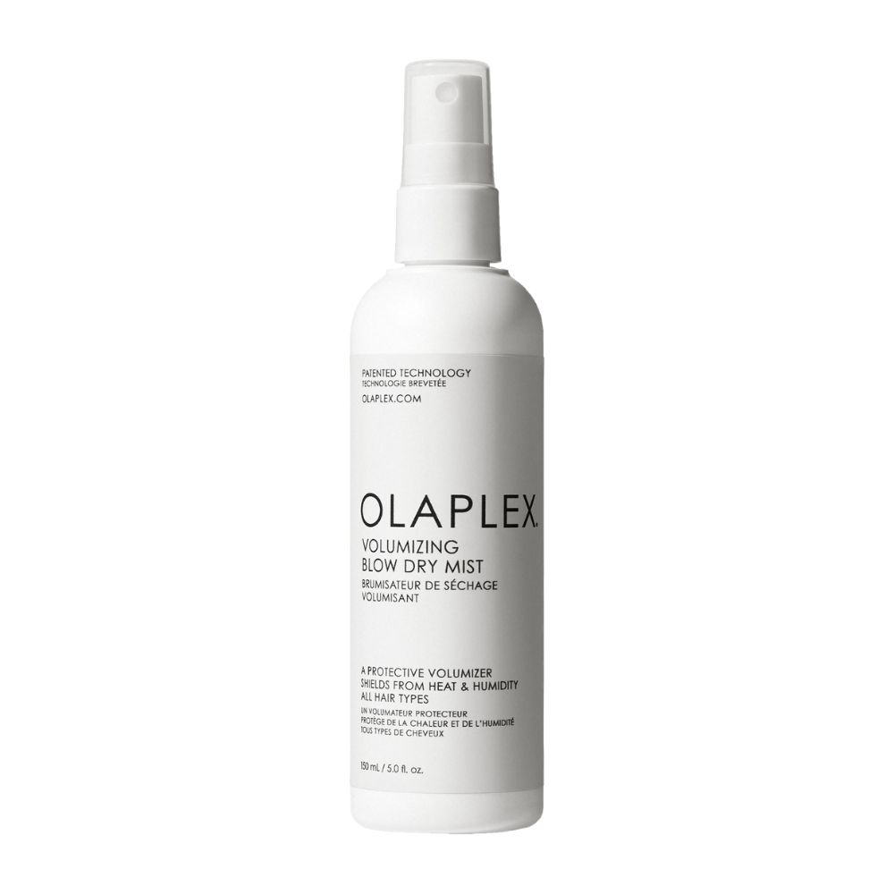 Weiße Sprühflasche mit OLAPLEX-Etikett. Text: Volumizing Blow Dry Mist. Schützt vor Hitze und Feuchtigkeit. 150 ml.