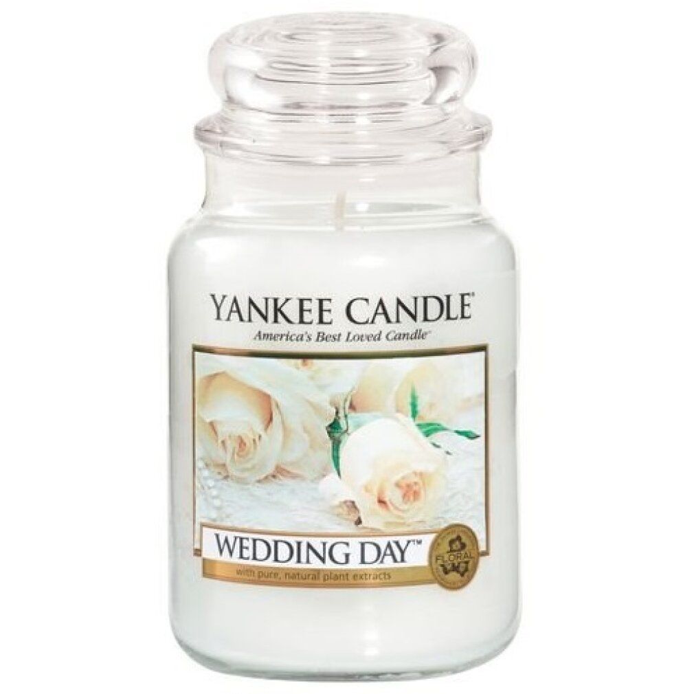 Kerze im Glas mit Deckel. Aufschrift: Yankee Candle Wedding Day. Etikett mit Rosenmotiv.