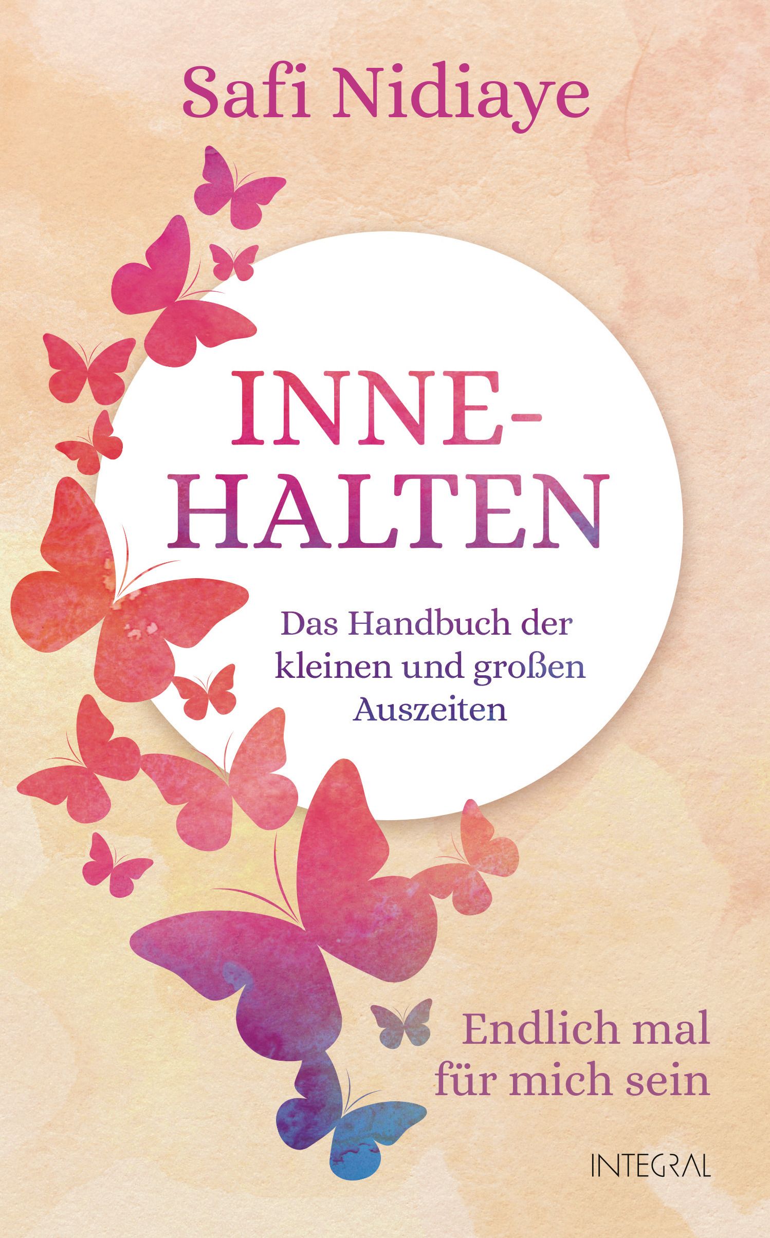 Buchcover mit Titel INNE-HALTEN, Autorin Safi Nidiaye. Illustration mit Schmetterlingen in Rosa- und Lilatönen. Verlag INTEGRAL.