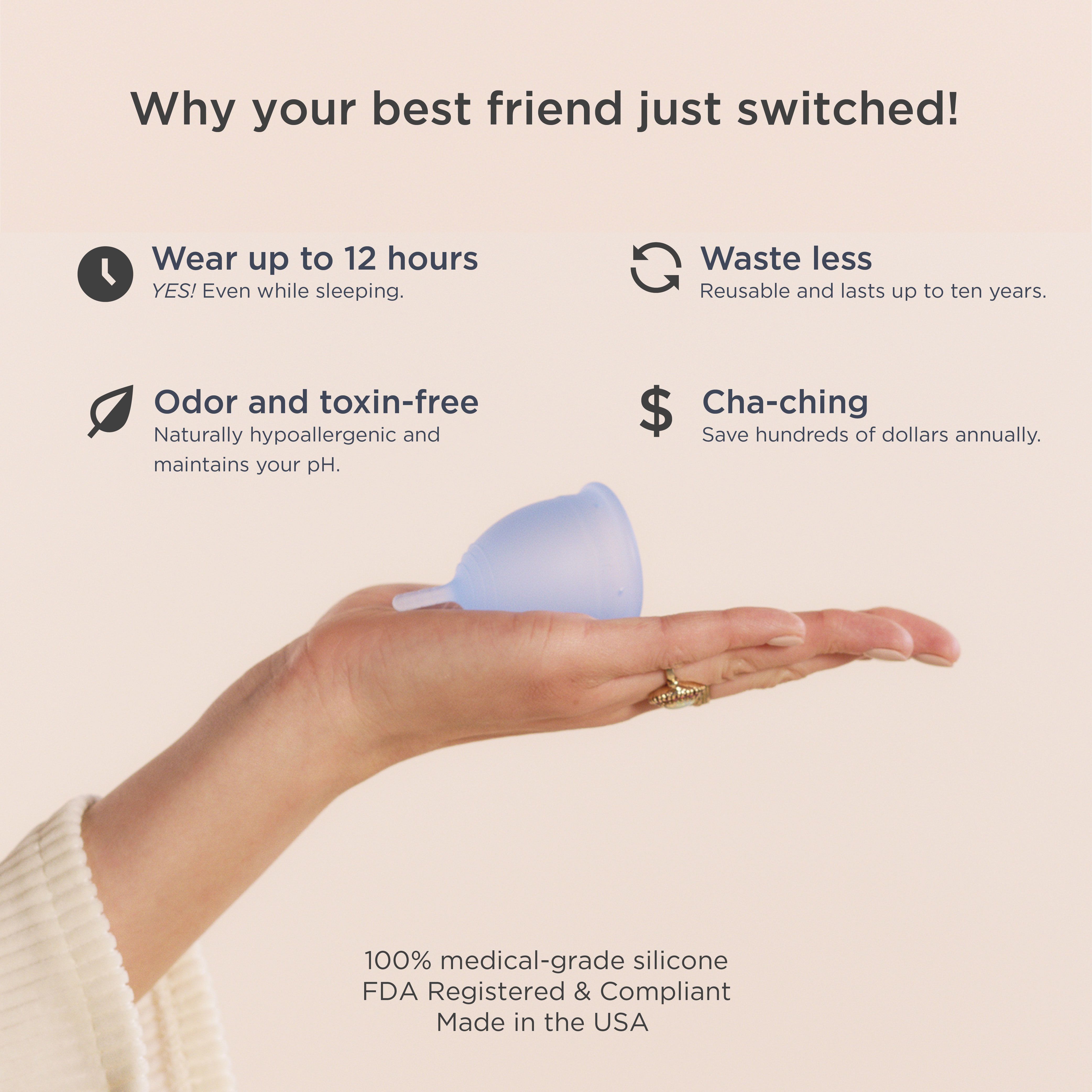 Hellblauer Menstruationsbecher in einer Hand. Text: 100% medizinisches Silikon, FDA-konform.