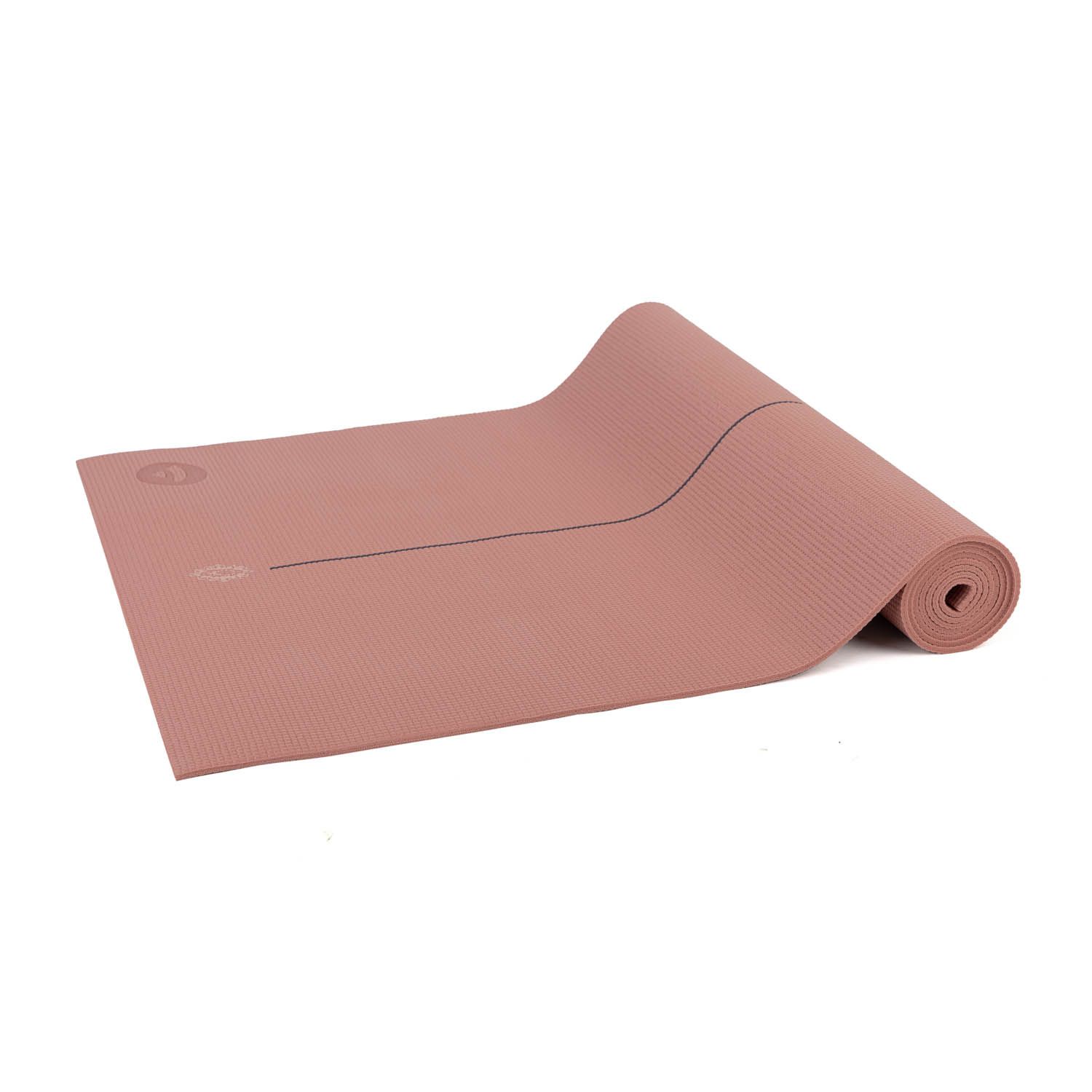 Rosafarbene Yogamatte, teilweise gerollt. Logo und Linie sichtbar.