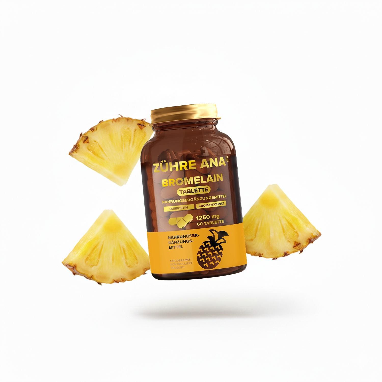 Flasche Zühre Ana Bromelain Tabletten schwebt umgeben von Ananasstücken auf weißem Hintergrund.