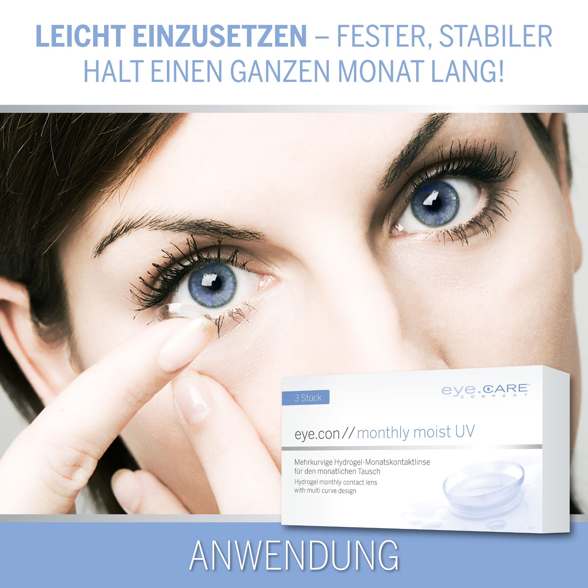 Nahaufnahme eines Auges, das eine eye.con monthly moist UV Kontaktlinse einsetzt. Packung sichtbar.