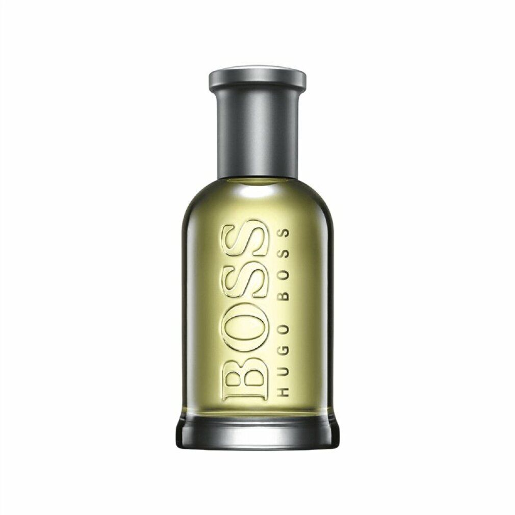 Boss Bottled Eau de Toilette Flakon. Glasflakon mit silbernem Verschluss. Logo und Produktname sichtbar.