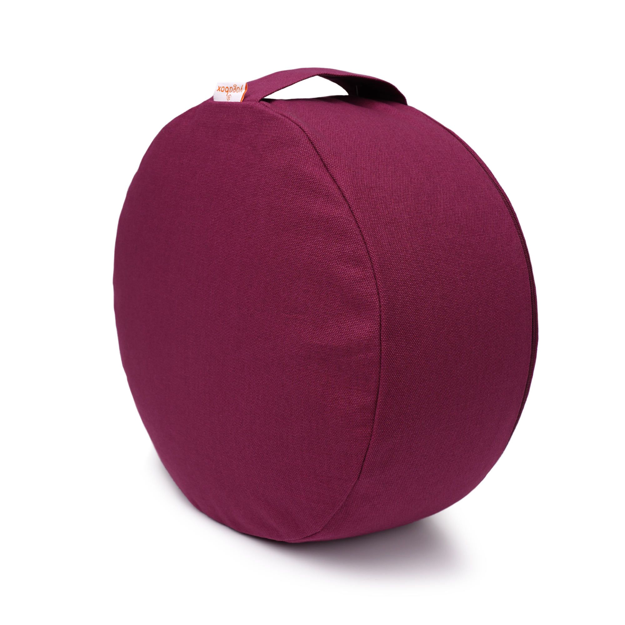 Rundes Meditationskissen in Aubergine, von der Seite gezeigt, mit Griff oben und Markenlogo.