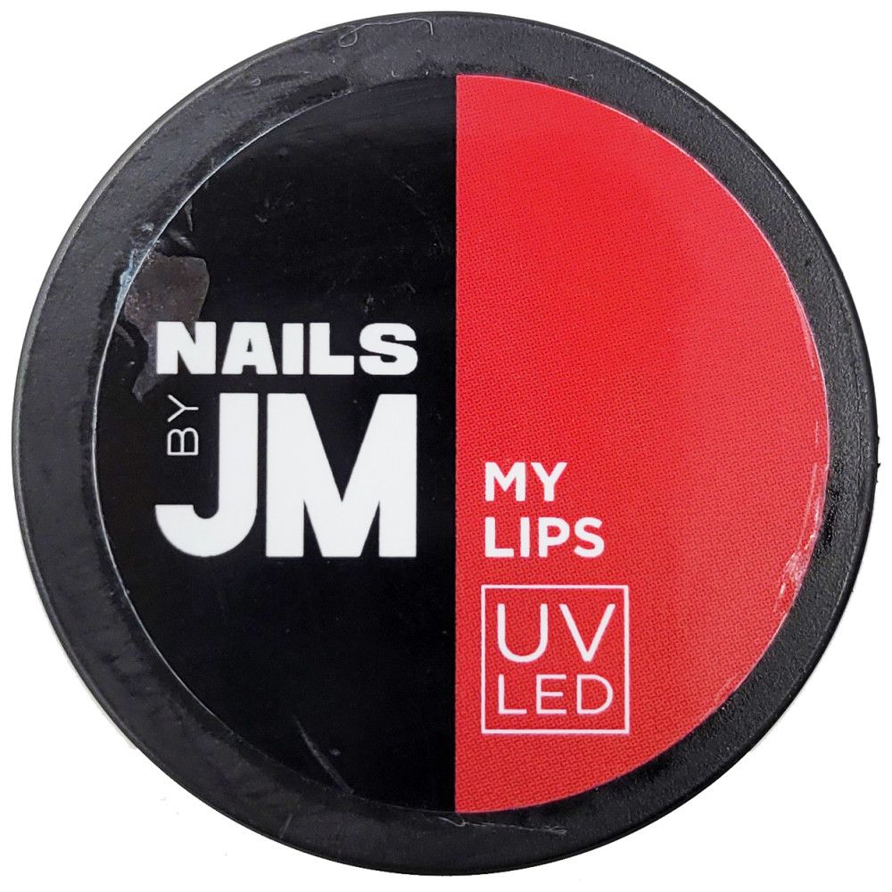 Runder Behälter, geteilt in Schwarz und Rot. Aufschrift: NAILS BY JM, MY LIPS, UV LED.