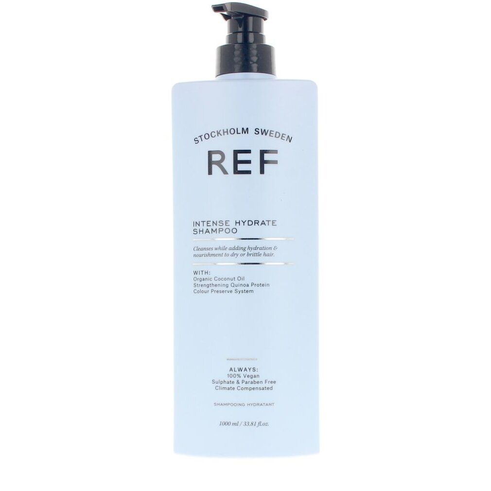 Hellblaues Shampoo mit schwarzem Pumpverschluss. Aufschrift: REF, Intense Hydrate Shampoo. Vegan, sulfatfrei.