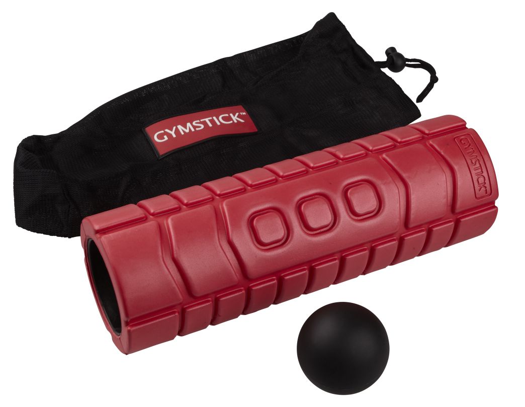 Rotes Faszien-Set mit Rolle, Ball und schwarzem Beutel. Rolle mit drei Aussparungen und Gymstick-Logo. Beutel mit Gymstick-Logo.