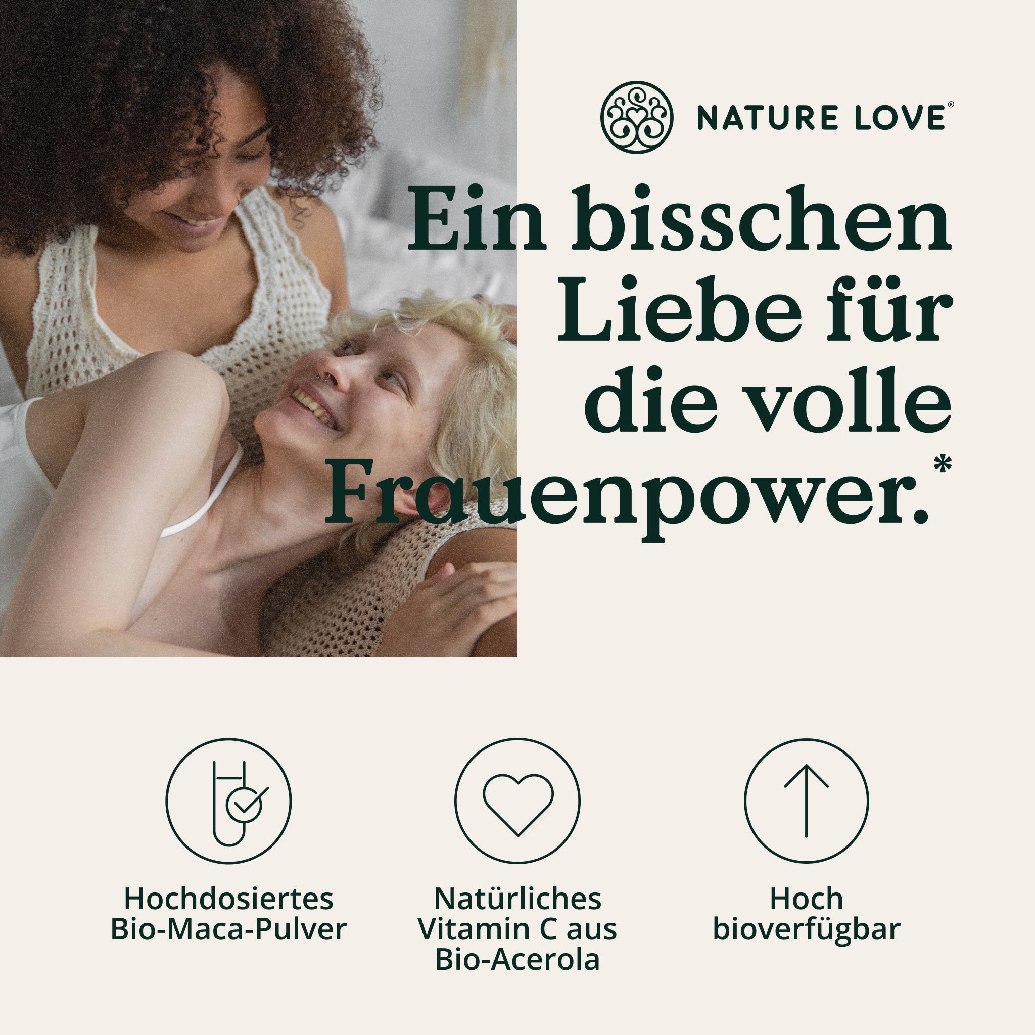 Zwei Frauen lächeln. Text: Hochdosiertes Bio-Maca-Pulver, Natürliches Vitamin C aus Bio-Acerola, Hoch bioverfügbar.