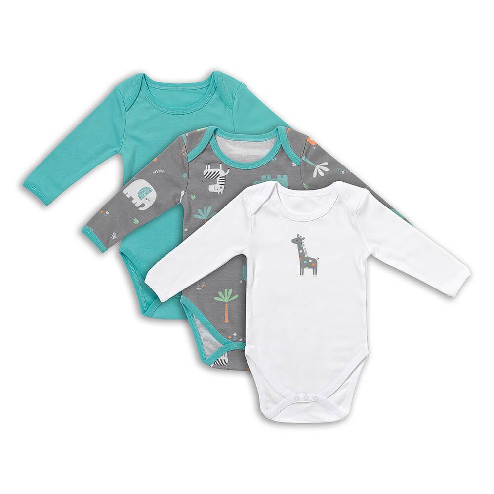 Drei Baby-Bodys mit langen Ärmeln. Farben: Türkis, Grau mit Safari-Motiven und Weiß mit Giraffe. Bio-Baumwolle.