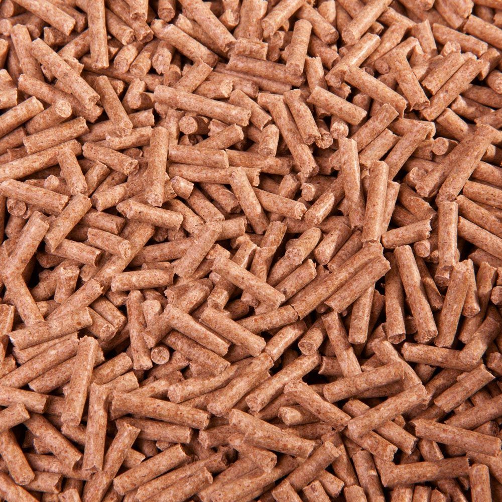 Nahaufnahme von braunen, zylindrischen Pellets. Viele kleine Stäbchen.