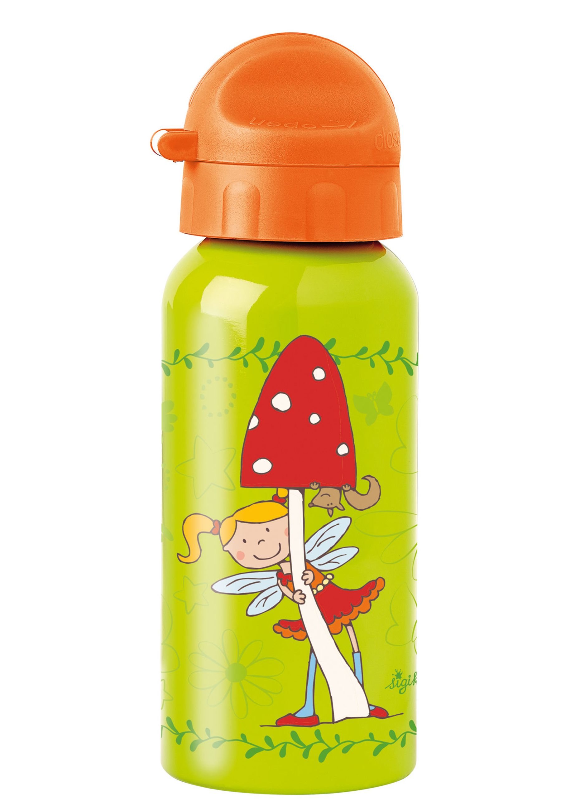 Grüne Trinkflasche mit orangefarbenem Deckel. Mit Illustrationen von Fee und Pilz. Marke SIGIKID.