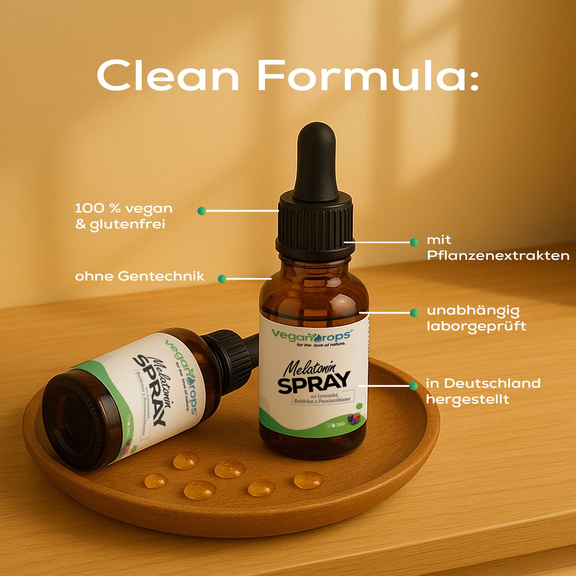 Zwei braune Glasflaschen von Vegan Drops® Melatonin Spray. Text: 100% vegan & glutenfrei, ohne Gentechnik, in Deutschland hergestellt.
