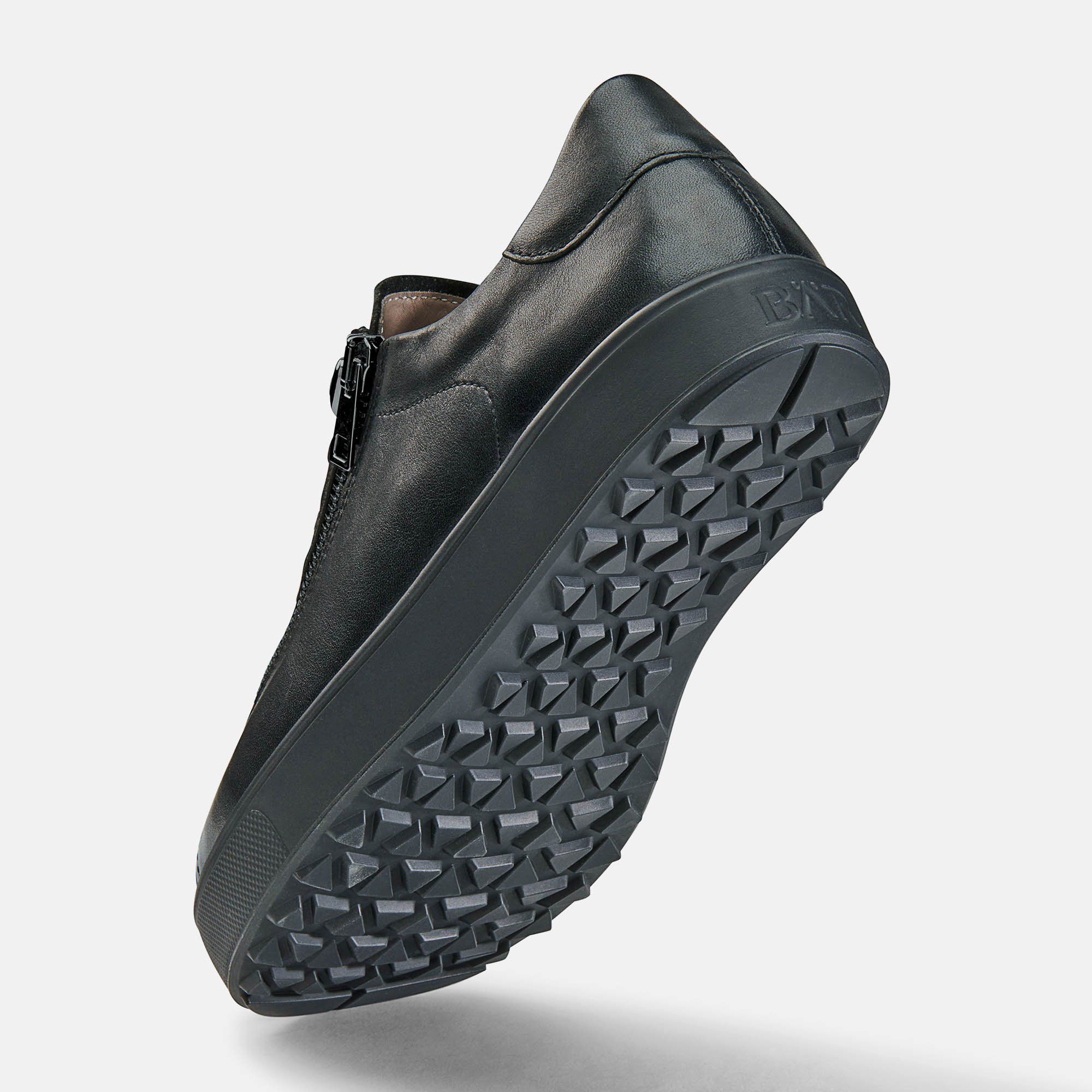 Schwarzer Schnürschuh mit Reißverschluss. Breite Passform. Leder. Schuh von unten, Sohle mit Profil.