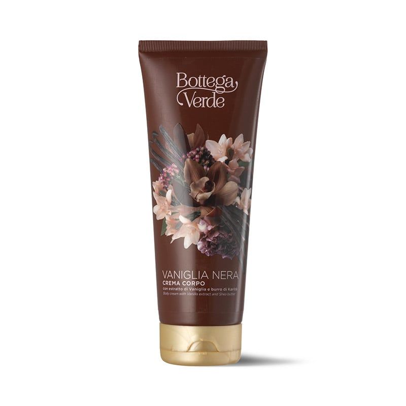 La crema corpo Bottega Verde Vaniglia Nera è presentata in un tubo marrone con tappo dorato. Sul tubo sono stampati il nome del marchio e del prodotto in italiano. Il design presenta un'illustrazione di fiori e baccelli di vaniglia.