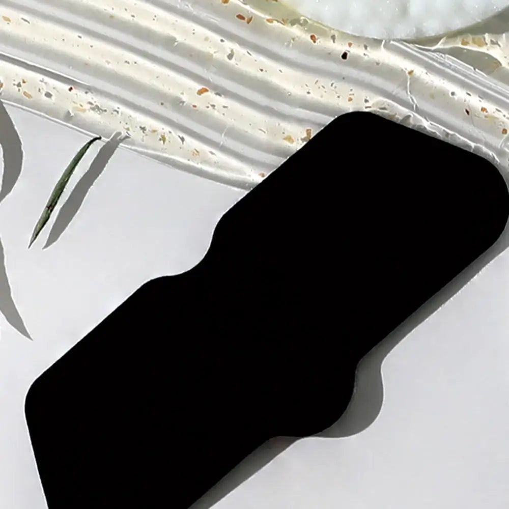 Schwarzes, ergonomisch geformtes Gerät mit Aussparungen.