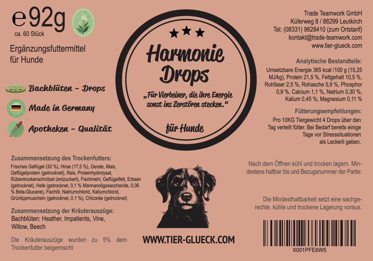 Etikett TierGlück Harmonie Drops. Produktname, Inhaltsstoffe, Dosierung, Logo und Abbildung eines Hundes. Brauner Hintergrund.