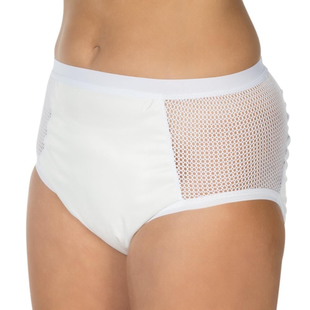 Weißer Inkontinenz-Slip mit Mesh-Einsätzen. PU-Material. Nahaufnahme, getragen von einer Person.