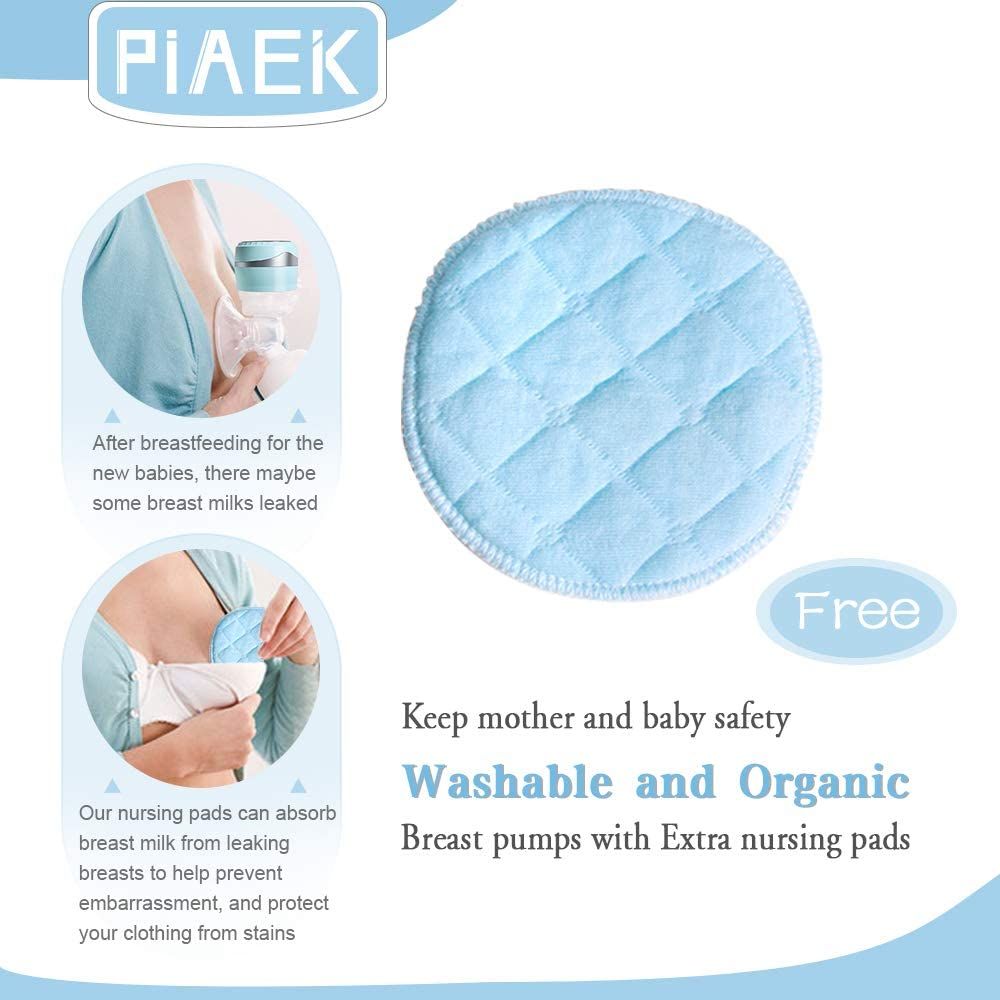 Blaue, quadratische Stilleinlagen mit weißem Rand. Text: Waschbar und organisch. Marke: PIAEK.