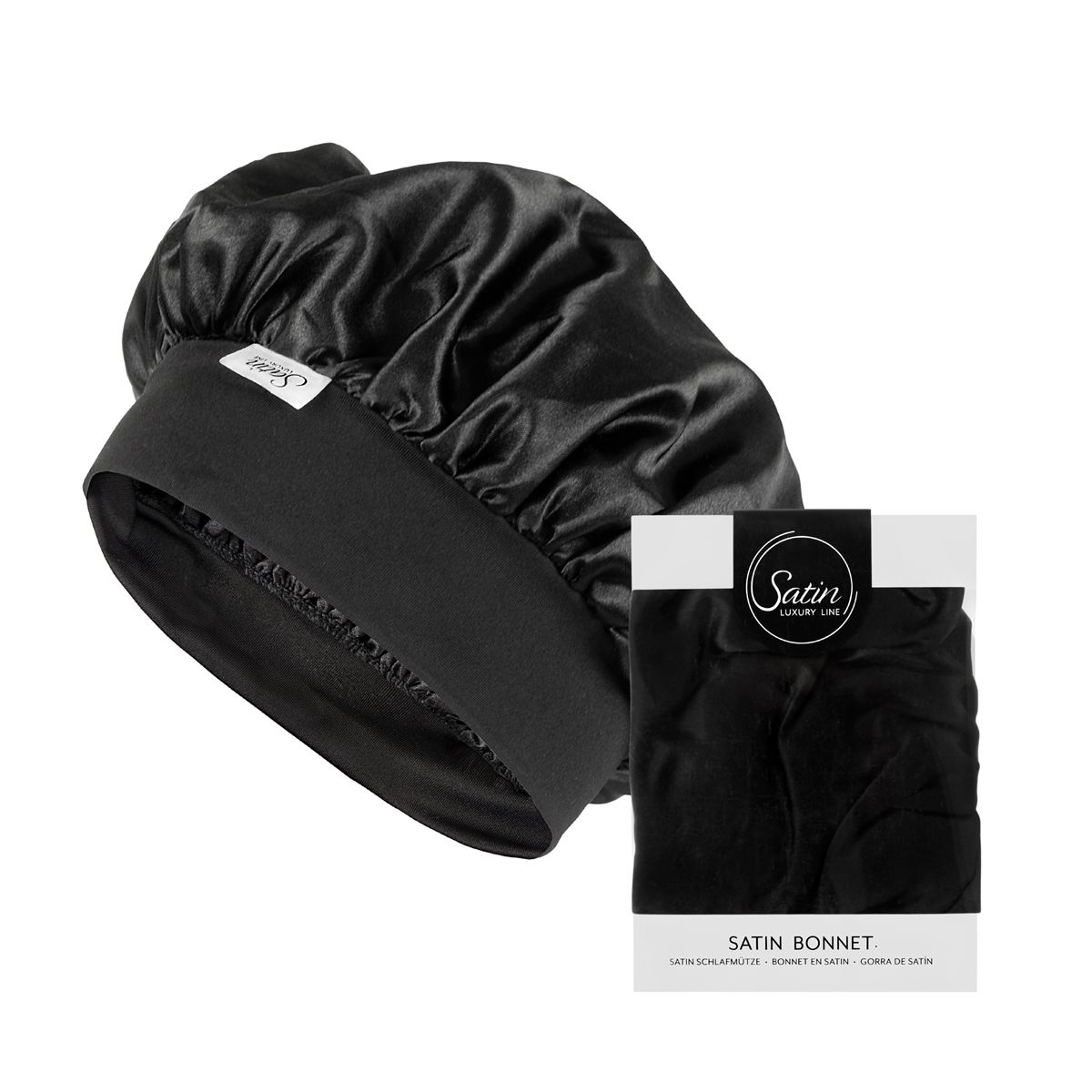 Zwarte satijnen slaapmuts en verpakking. De muts heeft een zwarte elastische band en een label met "Satin". De verpakking toont het product en de merknaam. Het product is ontworpen voor nachtelijk gebruik.