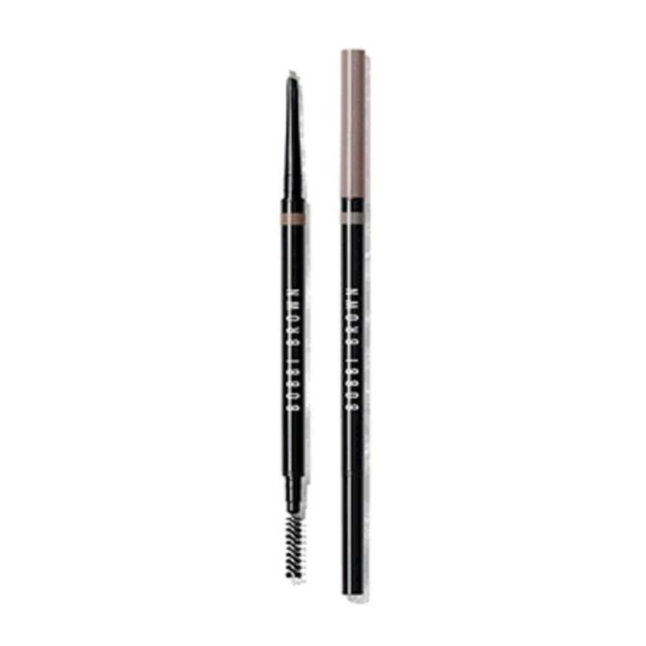 Zwei Augenbrauenstifte. Einer mit Bürste, der andere mit Kappe. Beide schwarz mit Schriftzug "BOBBI BROWN".