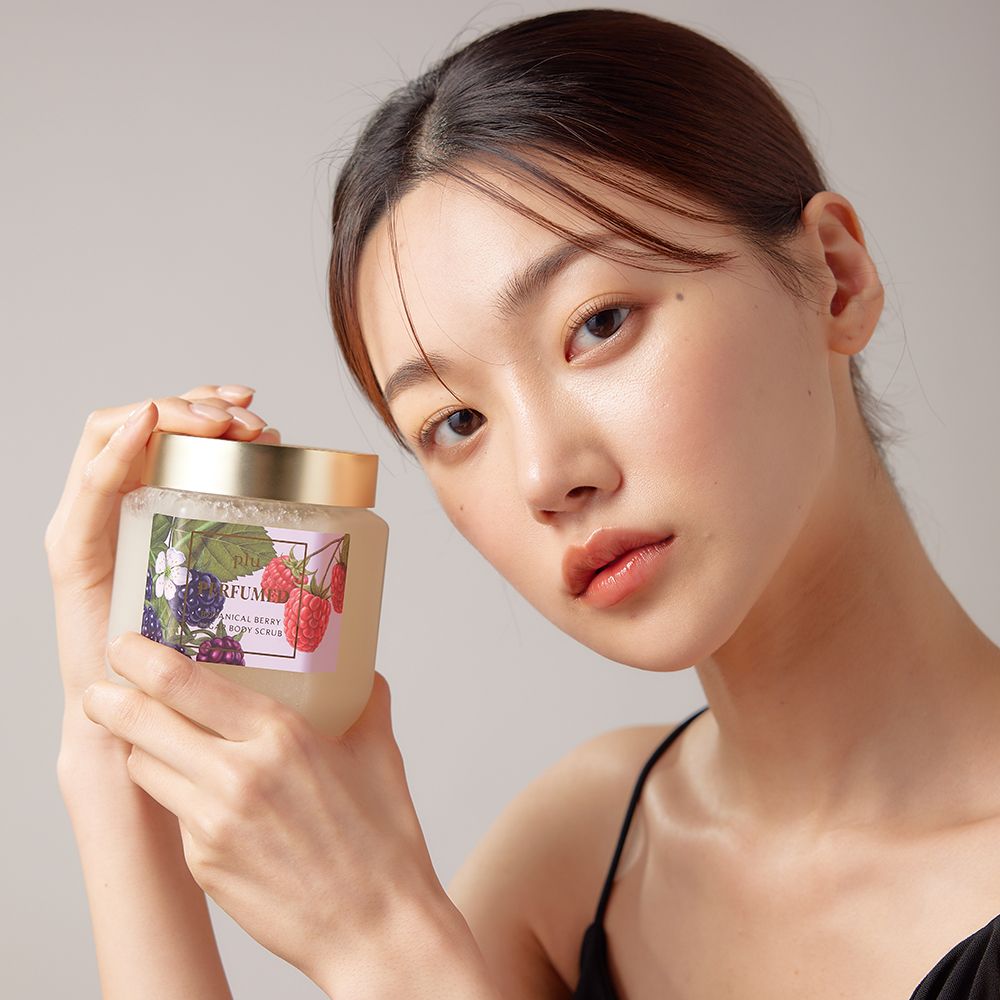 PLU Perfumed Botanical Berry Body scrub