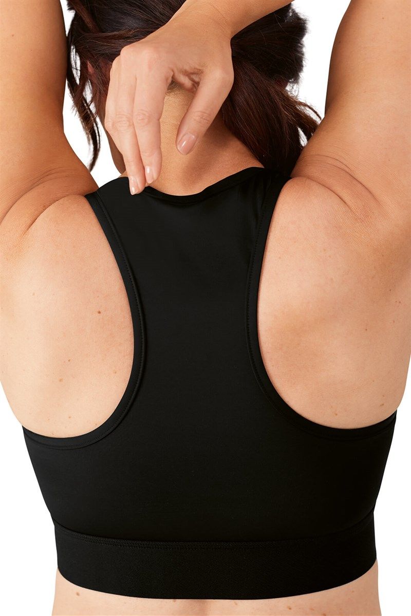 Schwarzer Sport-BH von hinten. Racerback-Design. Breites Unterbrustband. Frau berührt Nacken.