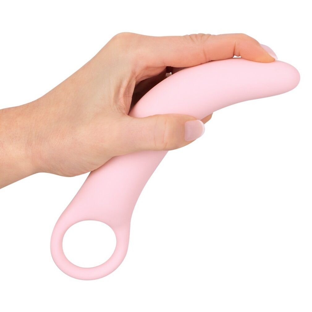 Hand hält einen rosa Vaginaltrainer. Längliche Form mit Ring.