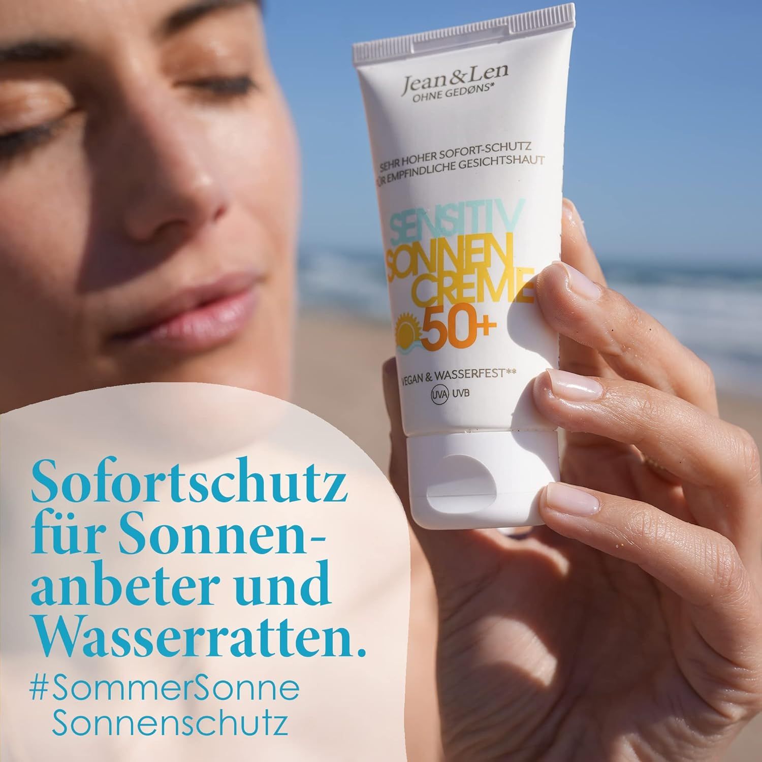Frau hält Tube Sonnencreme. Text: Sofortschutz für Sonnenanbeter und Wasserratten. Produktname sichtbar.