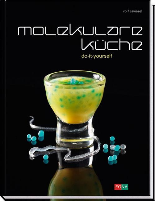 Buchcover mit Titel 'Molekulare Küche'. Autor: Rolf Caviezel. Abgebildet: Glas mit gelb-grünem Inhalt und blauen Kugeln.