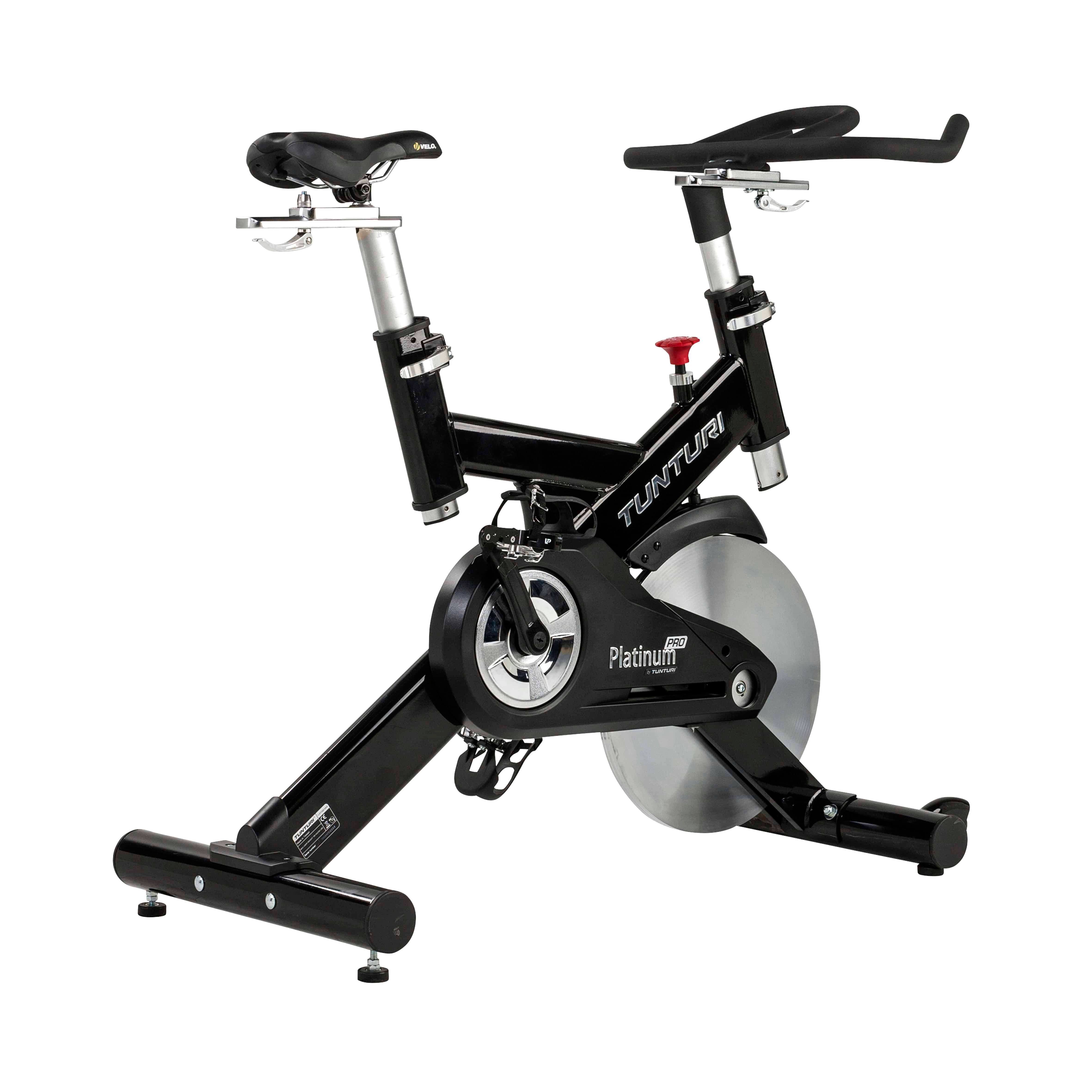 Schwarzes Tunturi Platinum PRO Sprinterbike. Sichtbar: Sattel, Lenker, Schwungrad, Pedale. Logo auf dem Rahmen.