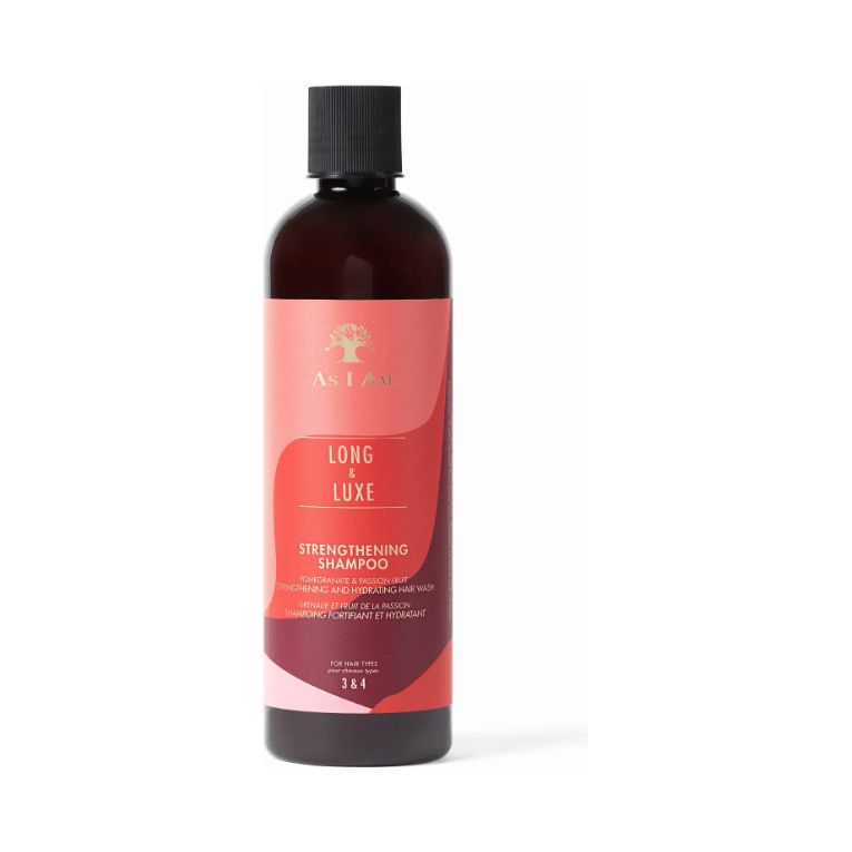 Braune Shampoo-Flasche mit schwarzem Deckel. Aufschrift: Long & Luxe, Strengthening Shampoo. Marke: As I Am.