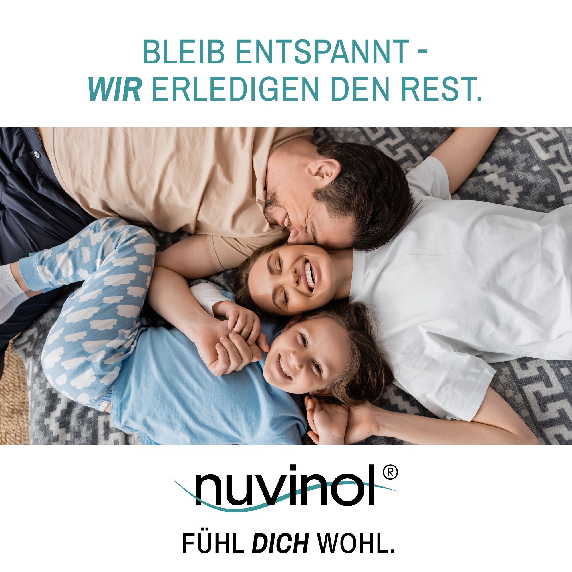 Familie liegt entspannt auf einer Decke. nuvinol Logo. Text: Bleib entspannt - wir erledigen den Rest. Fühl dich wohl.
