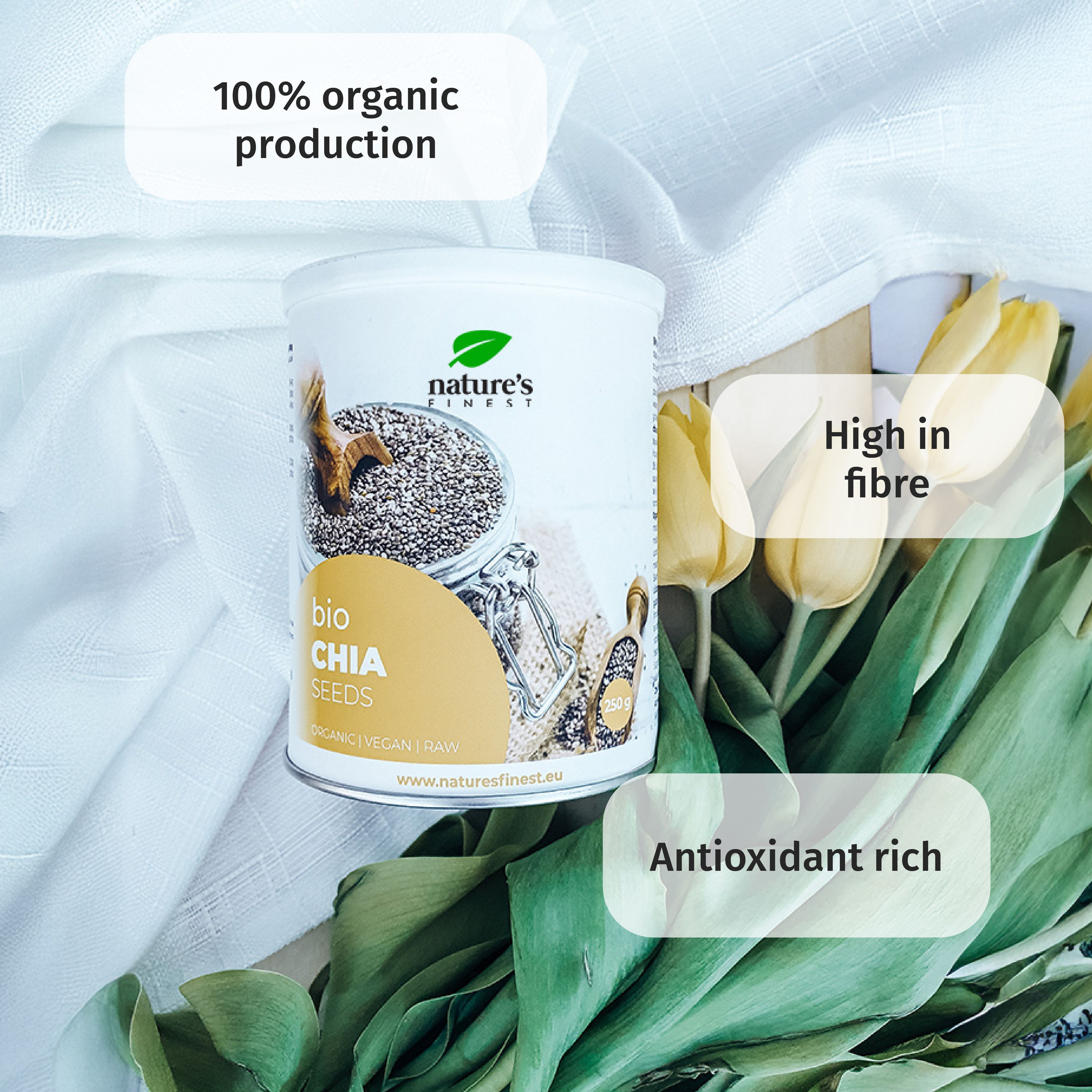 Nature's Finest Bio Chia Samen Dose mit Tulpen und Textfeldern zu Ballaststoffen und Antioxidantien.