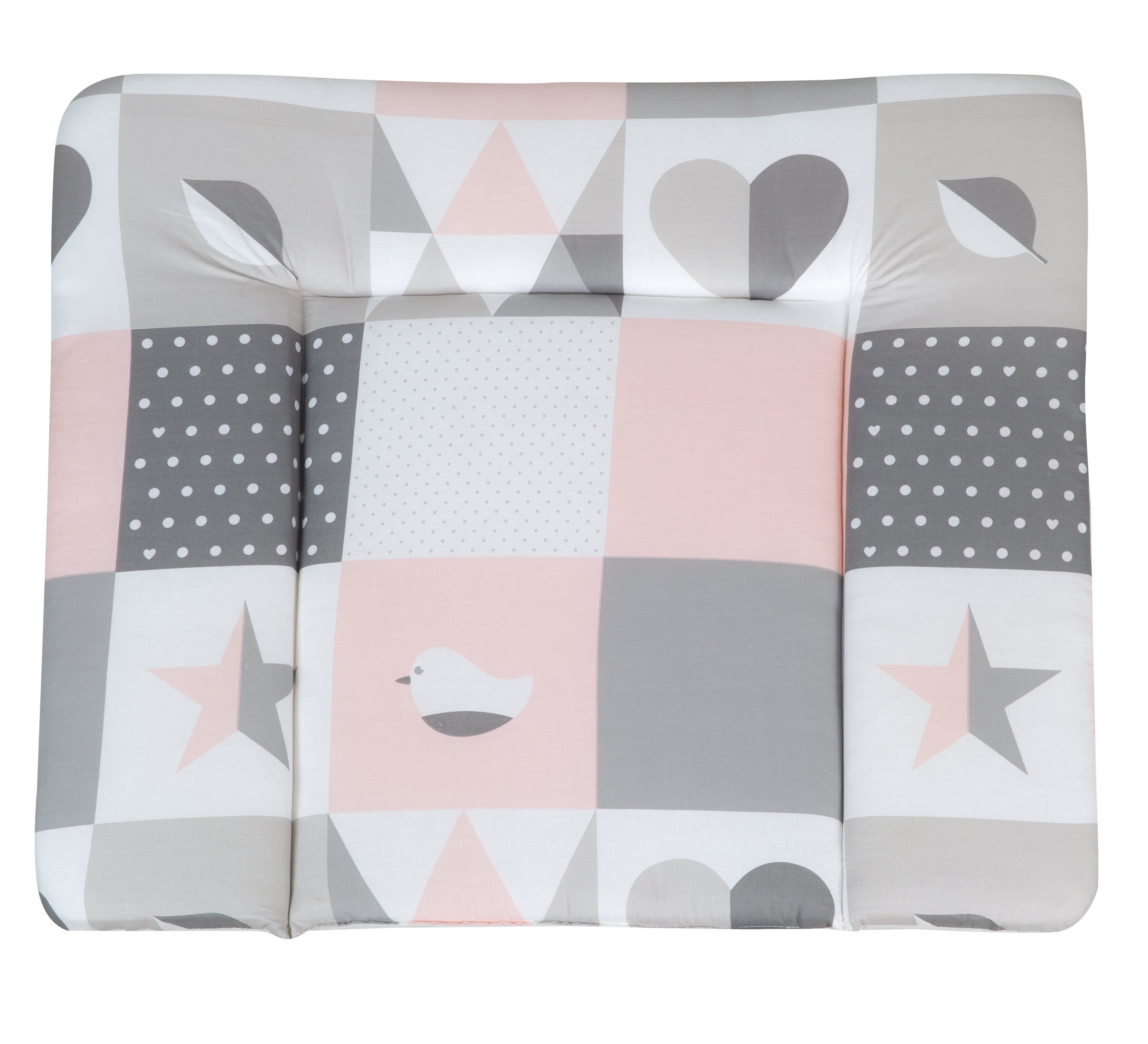 Wickelauflage mit quadratischem Muster in Rosa, Grau und Weiß. Mit Sternen, Herzen, Blättern und einem Vogel-Motiv.