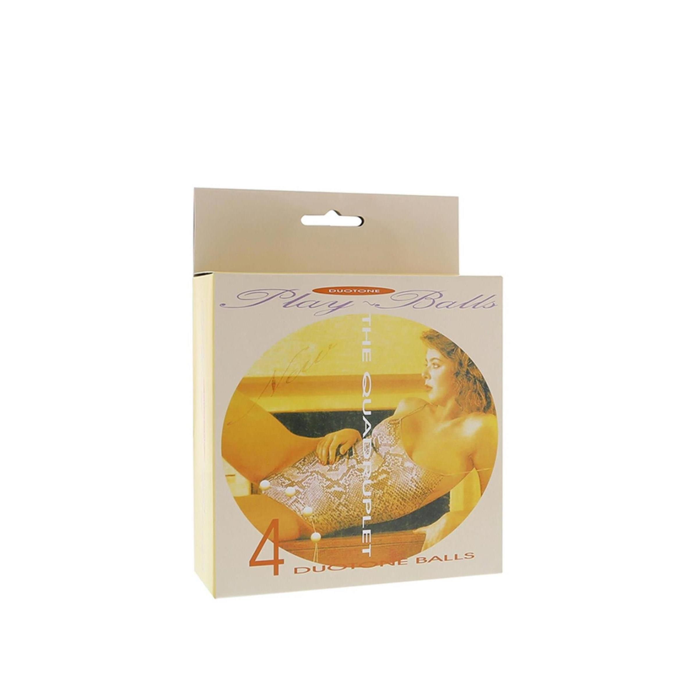 Verpackung mit Abbildung einer Frau. Aufschrift "Play Balls" und "The Quadruplet". Enthält 4 Kugeln.