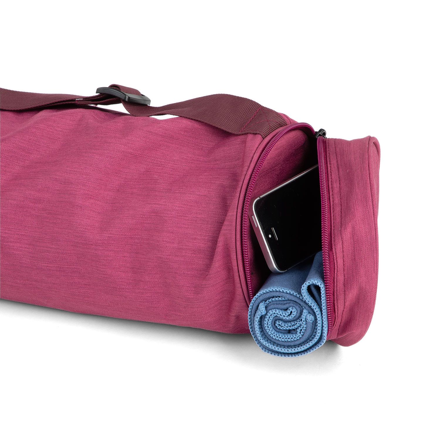 Yogamatten Tasche mit Reißverschlussfach, auberginefarben, mit Smartphone und Handtuch.