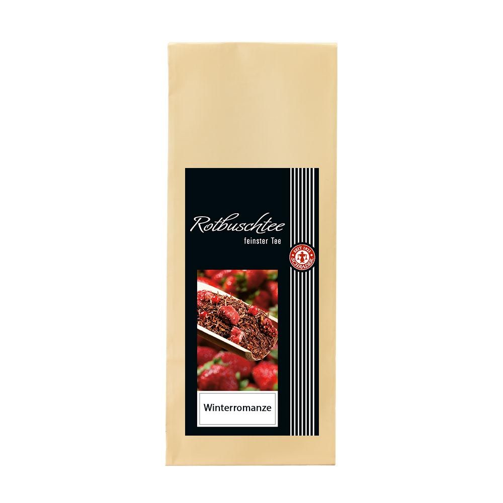Beutel mit schwarzem Etikett. Aufschrift: Rotbuschtee Winterromanze. Abbildung von Erdbeeren.