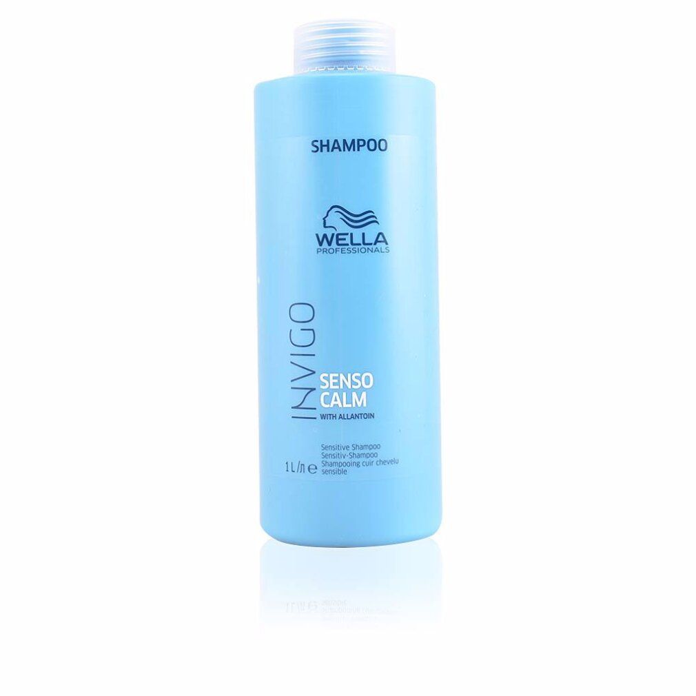 Hellblaue Shampoo-Flasche. Aufschrift: SHAMPOO, WELLA PROFESSIONALS, INVIGO, SENSO CALM, WITH ALLANTOIN. 1L. Für empfindliche Kopfhaut.