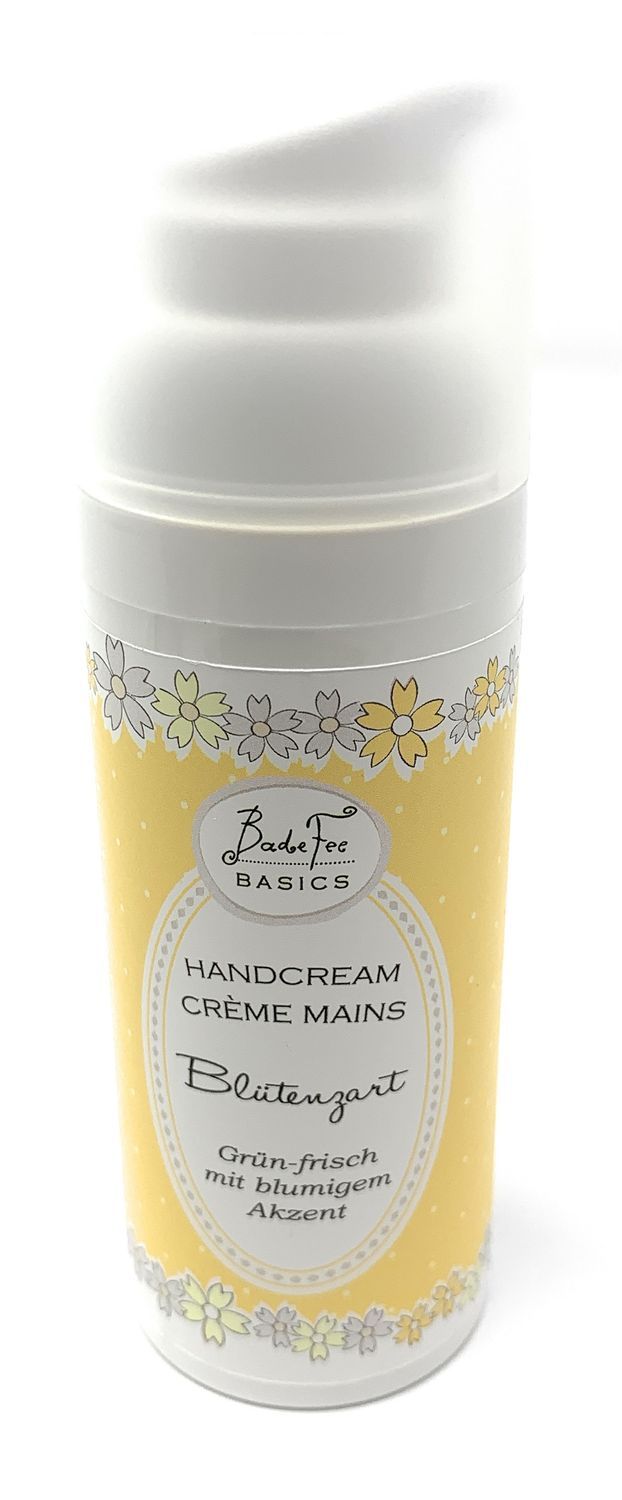 Handcreme-Tube mit gelbem Hintergrund und floralem Muster. Aufschrift: BadeFee Basics, Handcream Crème Mains, Blütenzart.