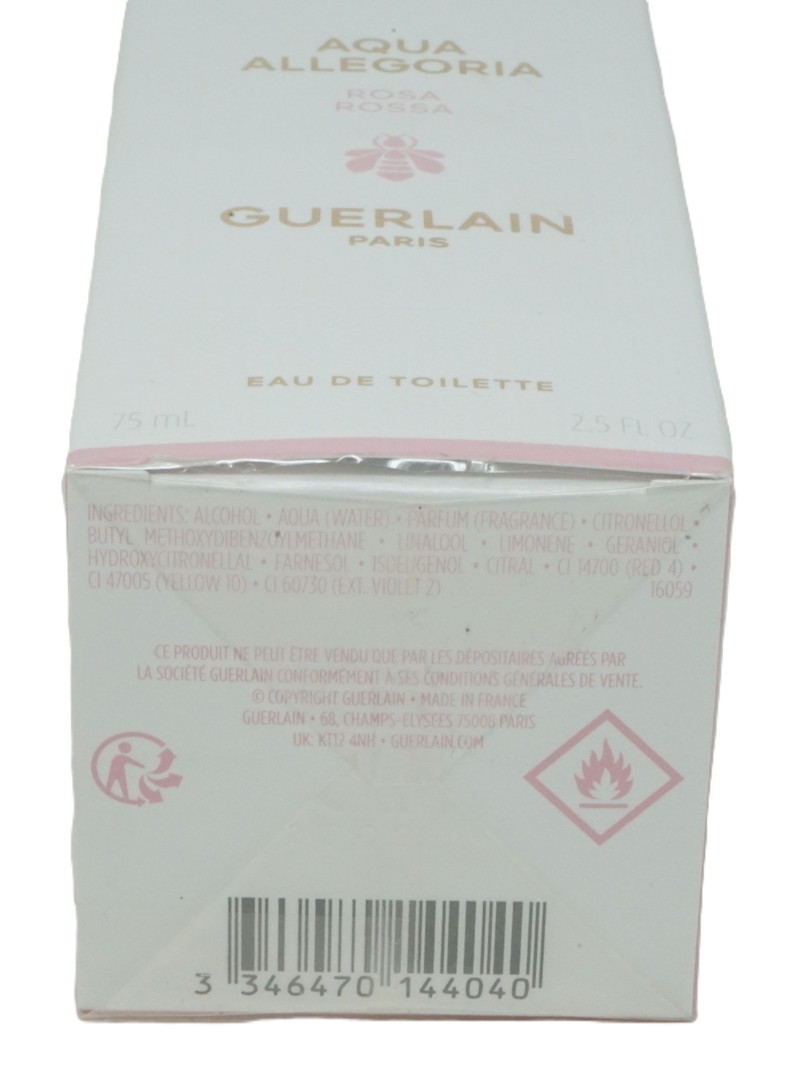Weiße Verpackung mit rosa Akzenten. Aufschrift: Aqua Allegoria Rosa Rossa, Guerlain Paris, Eau de Toilette. Barcode unten.