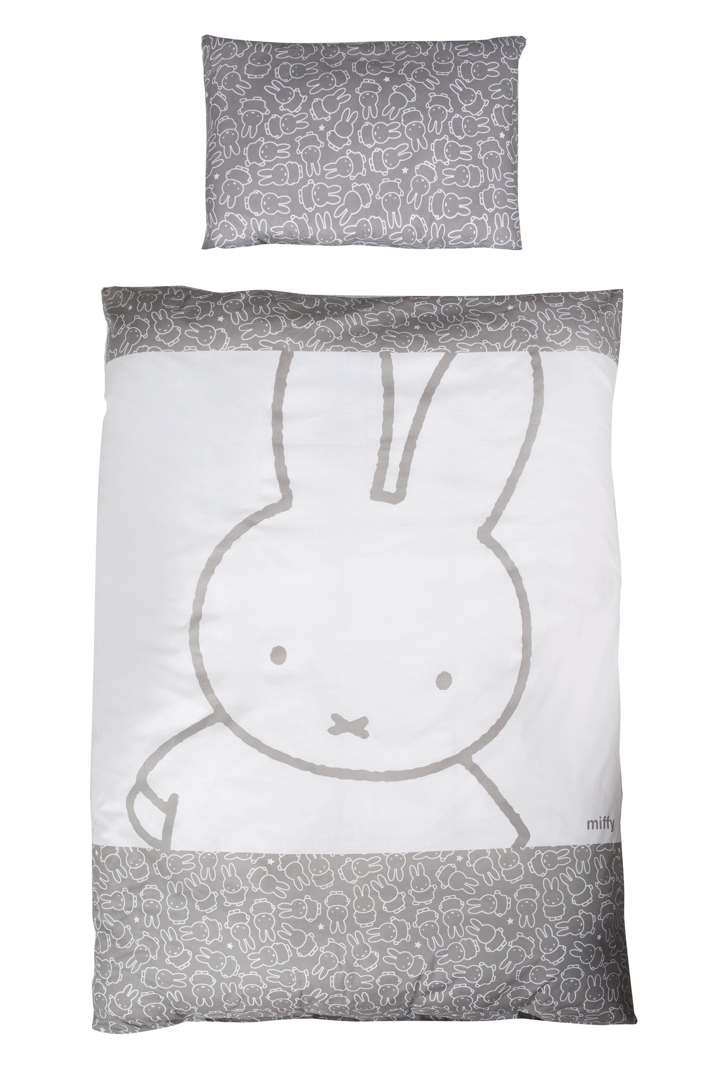 Bettwäsche-Set mit Miffy-Motiv. Decke mit großem Hasen, Kissen mit Hasenmuster. Grau-weiß. Baumwolle.