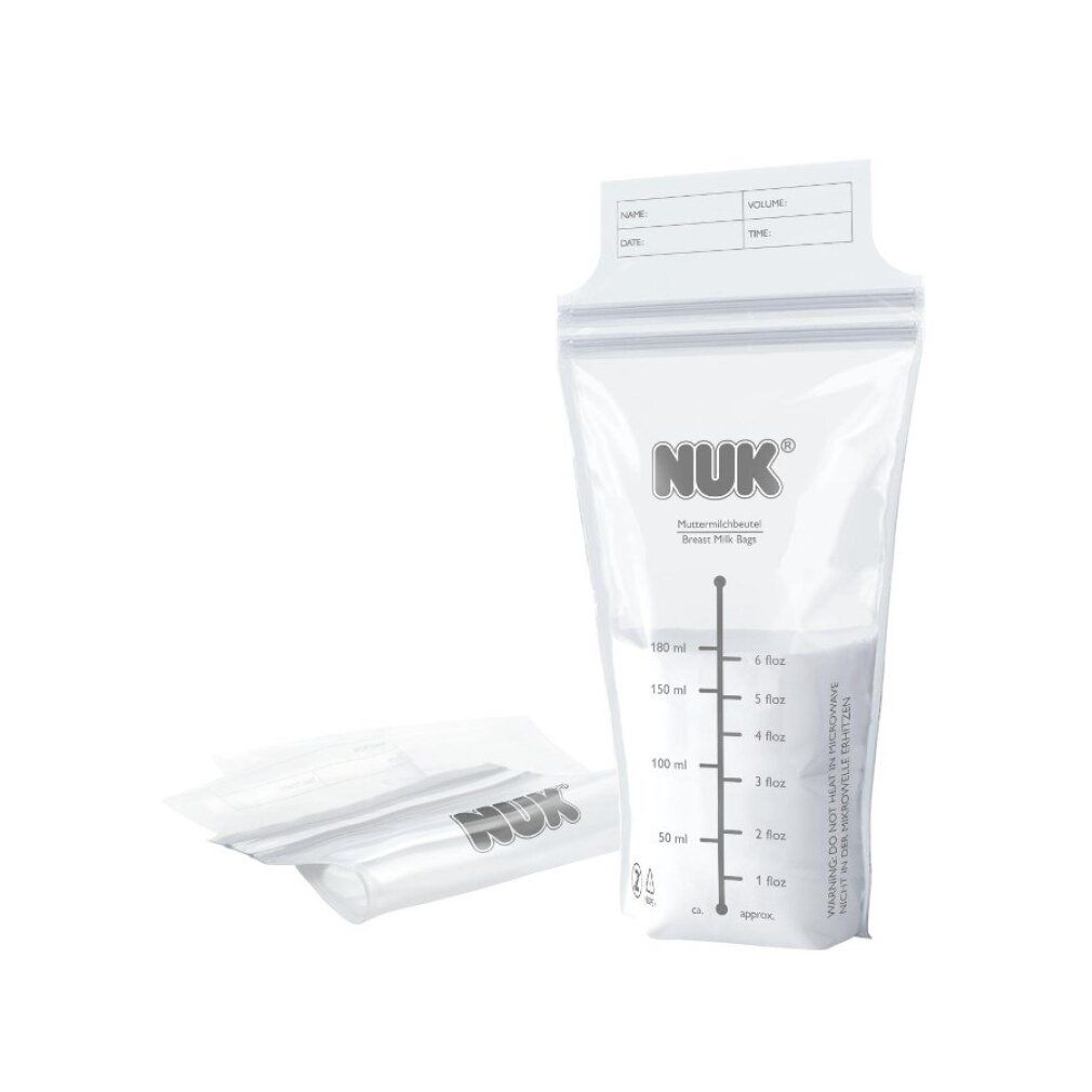 Transparenter Muttermilchbeutel mit Messskala und NUK Logo. Mehrere Beutel liegen daneben.
