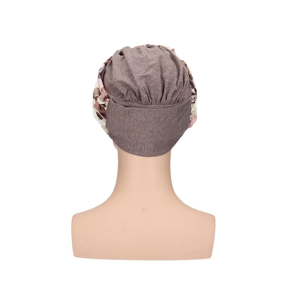 Turban Nora, floral Muster. Grauer Stoff, floraler Überwurf. Auf einer Büste präsentiert.