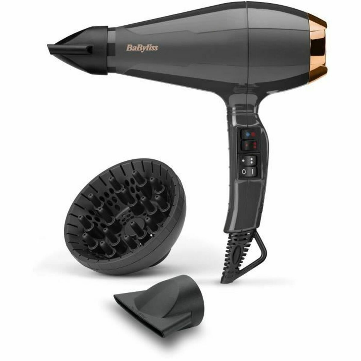 Schwarzer Haartrockner mit Zubehör. Marke BaByliss. Diffusor und Düse liegen daneben.
