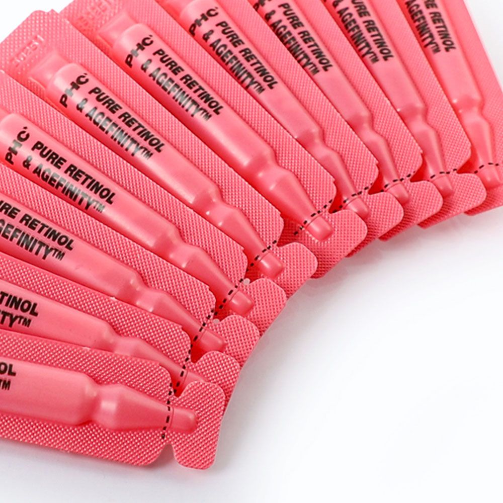 Reihe von rosa Ampullen in Blisterverpackung. Aufdruck: Pure Retinol & Agefinity.
