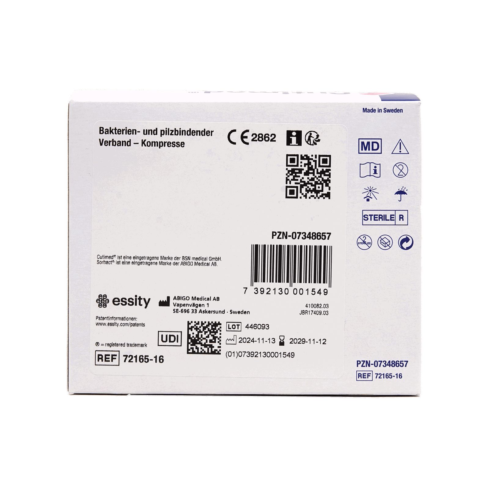 Rückseite der Cutimed Sorbact Verpackung. Text: Bakterien- und pilzbindender Verband - Kompresse. Mit CE-Kennzeichnung und weiteren Symbolen.